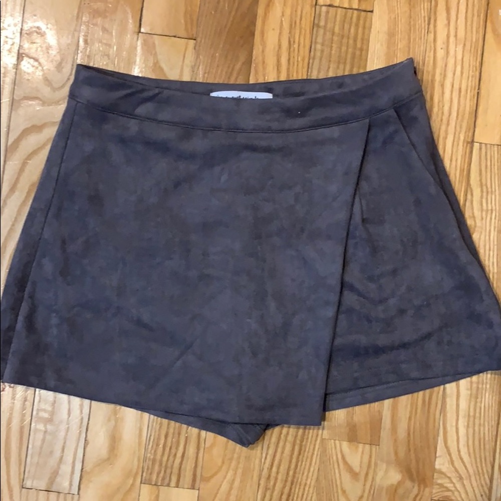Grey suede skort. Size small.